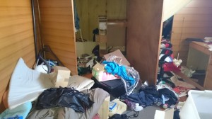 散乱した不要品