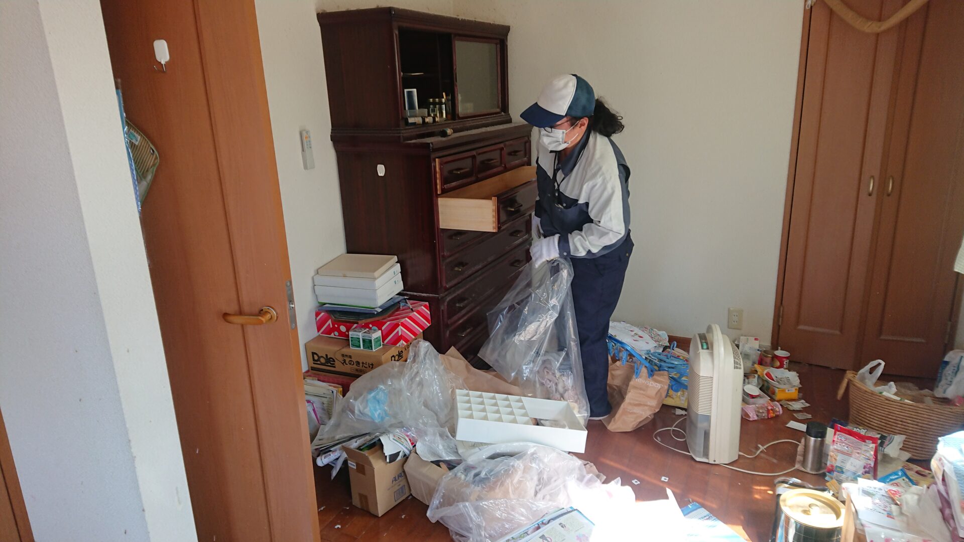 鶴ヶ島市で不用品回収作業を行っている
