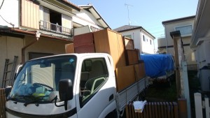 2台分のトラックに積み込みした