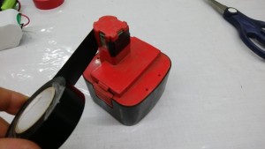 電動ドライバーバッテリーを絶縁処理