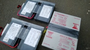ups用鉛バッテリー　結合している状態