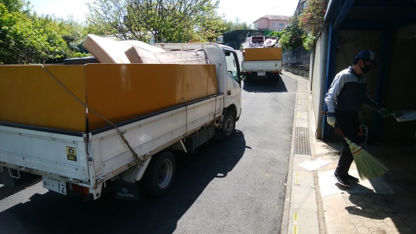 廃車手続きと不用品対応が同時に出来る