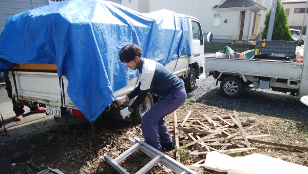 草木の伐採処分作業「家のゴミ、庭のゴミお任せください」