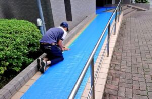 マンション養生作業