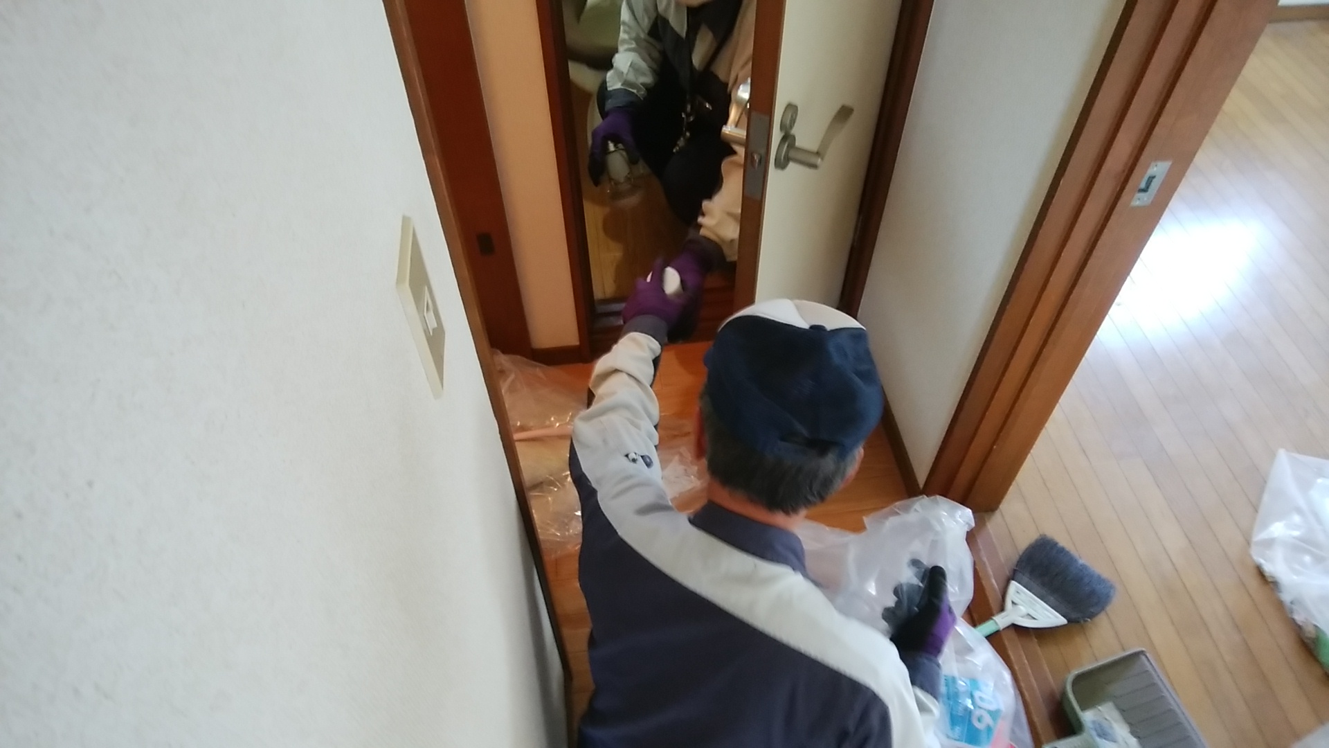 毛呂山町の空き家の片付けで不用品と草木伐採作業