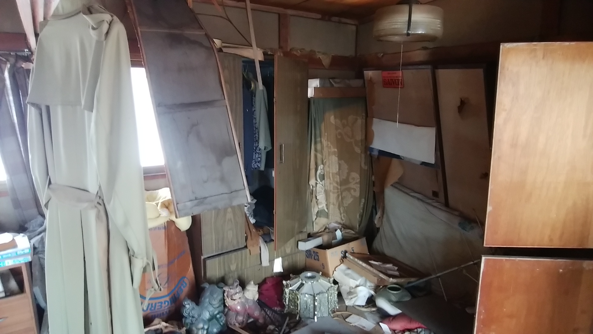 ゴミ屋敷の部屋