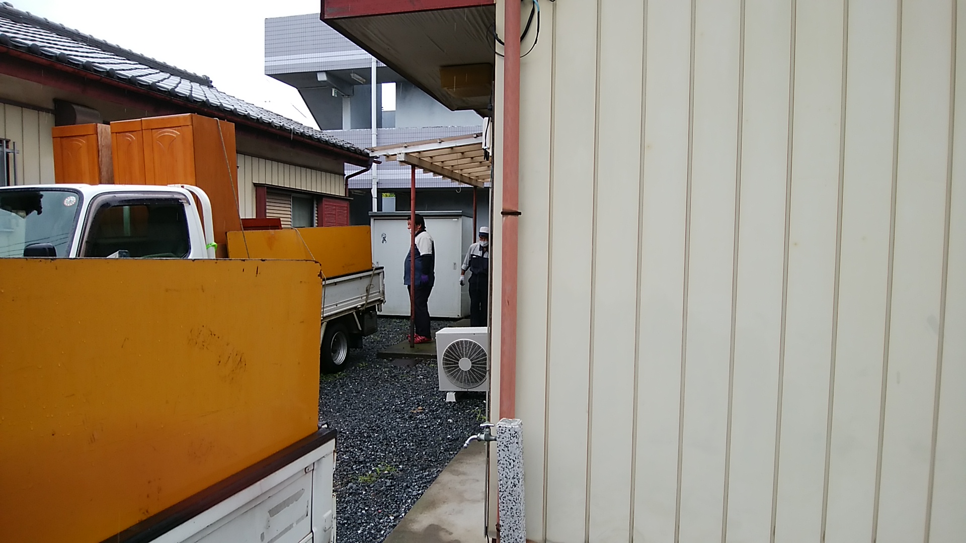 タンスの回収してトラックに載せたよ