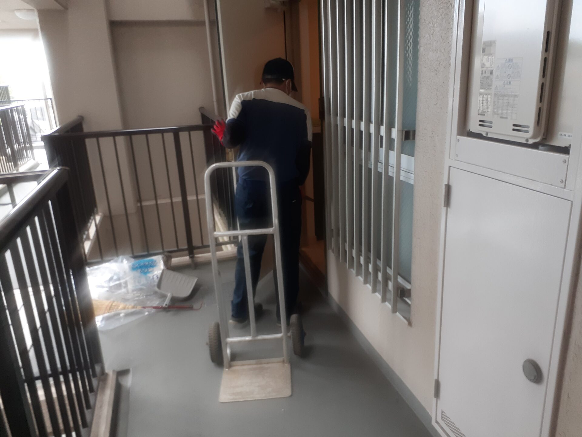 L字台車を用意している