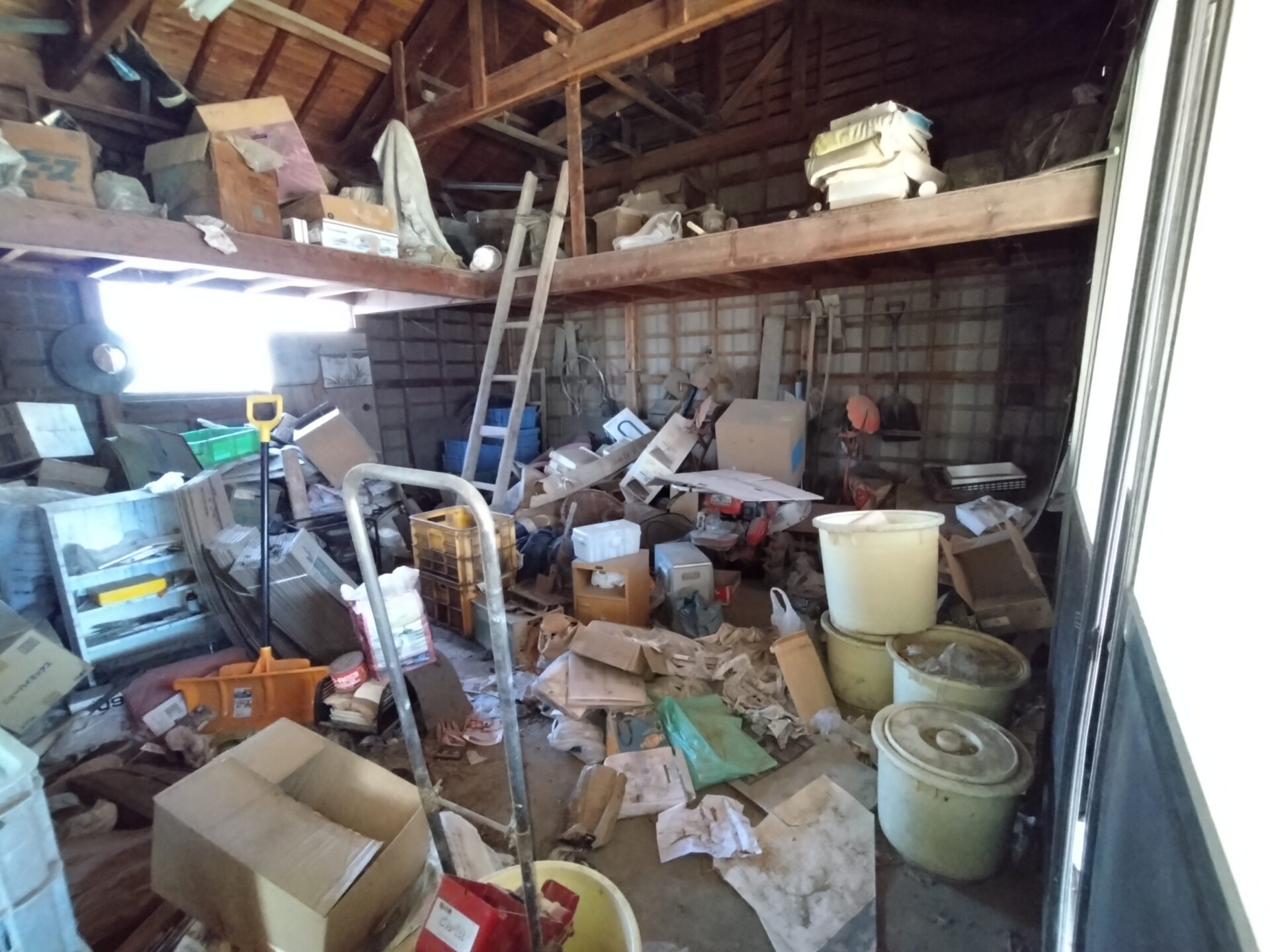 納屋の片付け前