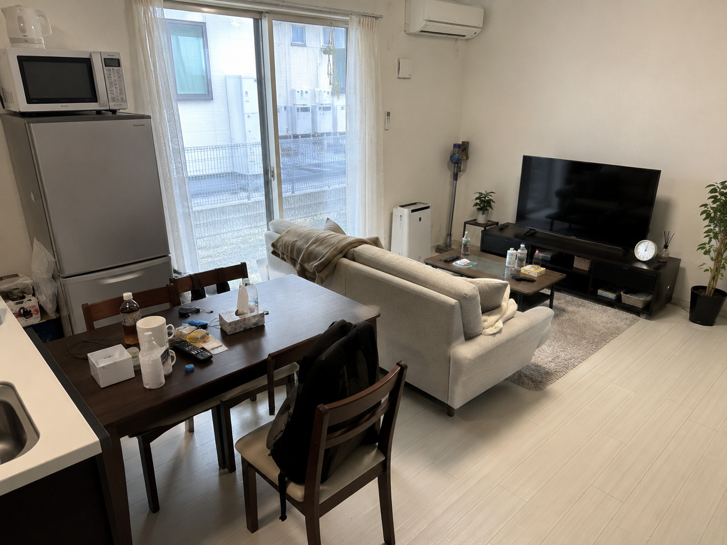アパート片付け前の部屋