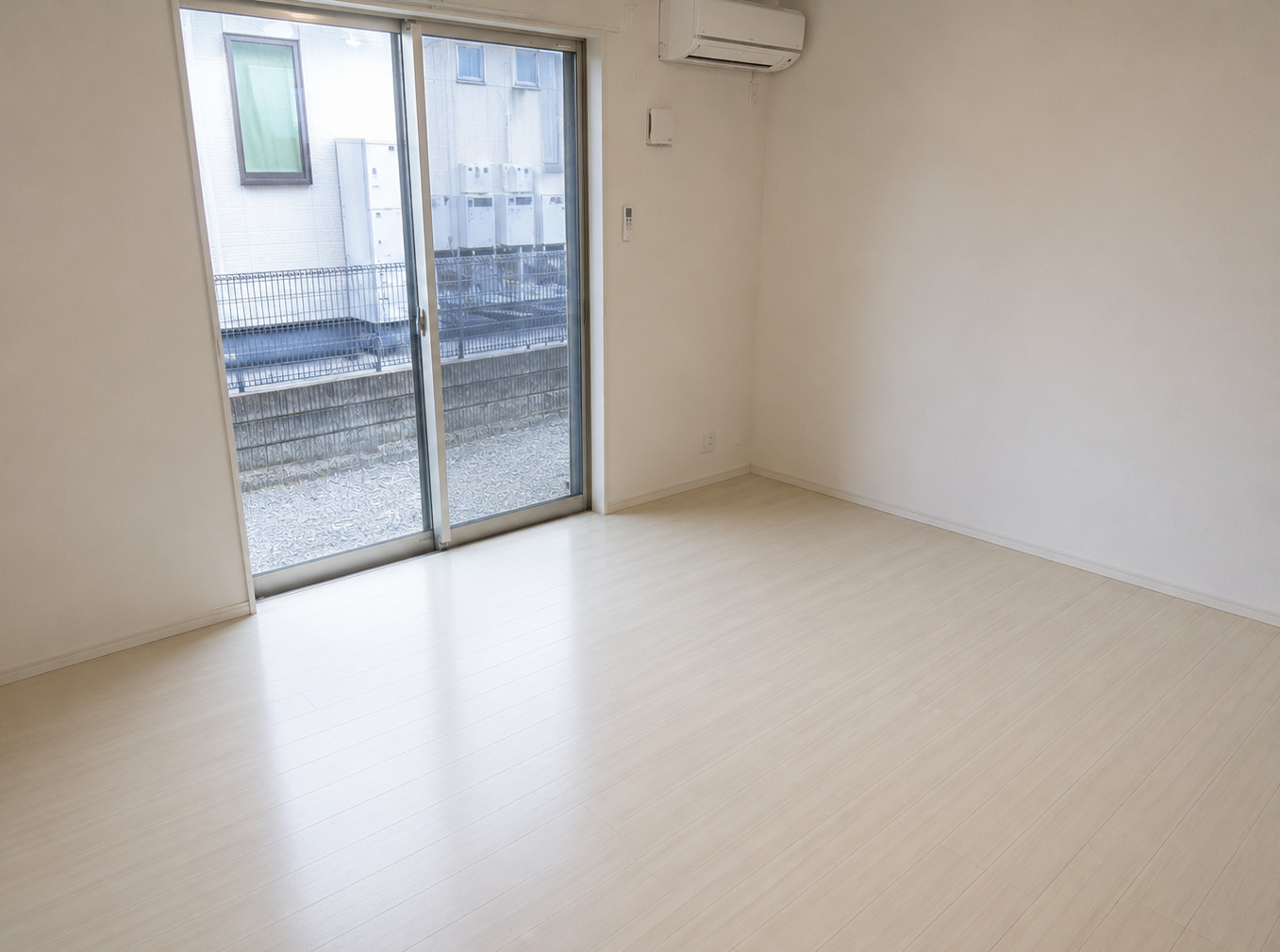 アパート片付け後の部屋