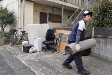 スタッフ運び中